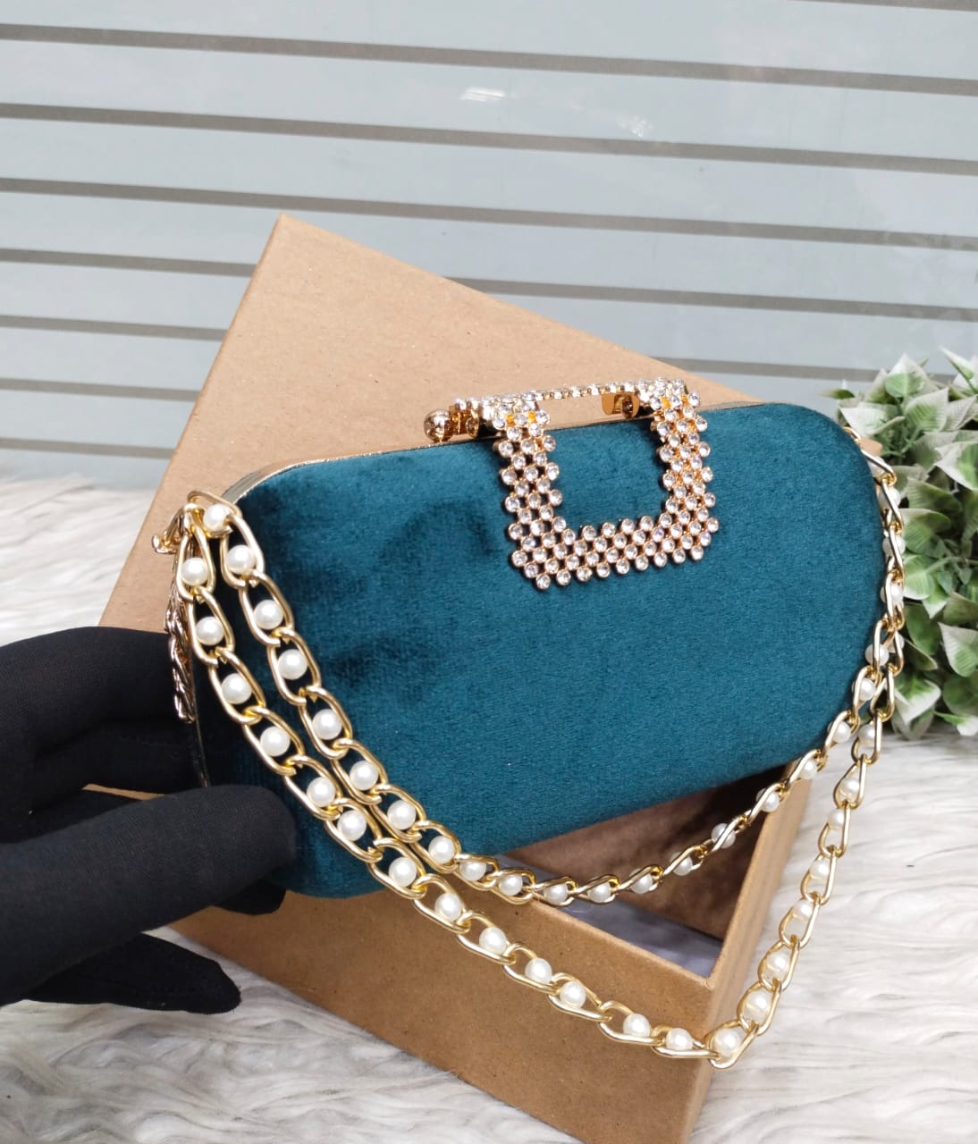 FANCY CLUTCH VELVET